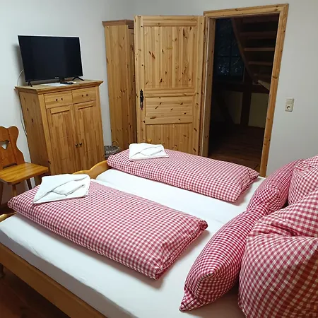 Apartment 2 Bett Rosenrot